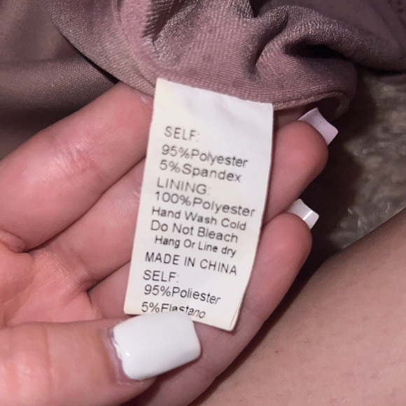 Very tight, v-neck. Glitter - Picture 3 of 3